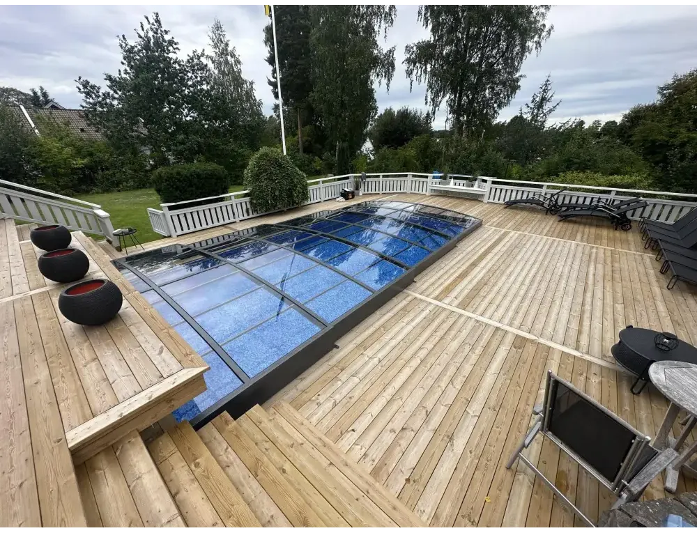 Elegant pooltak Sydney med transparent glas för flexibilitet och skydd
